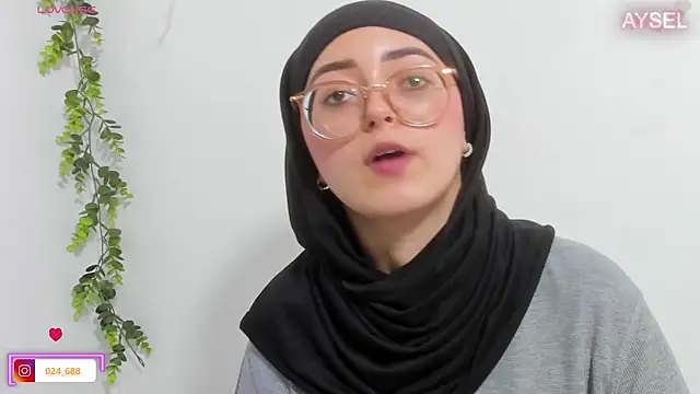 Snapshot of aysel_elid chatting on 02.23.25 aysel elid online show from 02.23.25