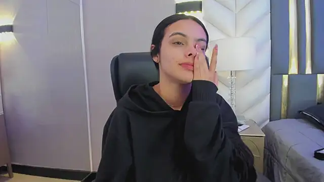 ChloeHarper  online show from 04.15.26