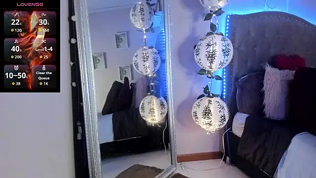 Snapshot of Pandorakarl chatting on 11.26.25 Pandorakarl online show from 11.26.25