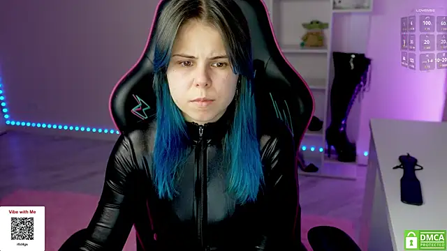 Latex Kitty online show from 11.21.25