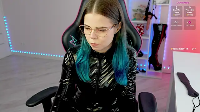 Snapshot of Latex_Kitty chatting on 06.15.26 Latex Kitty online show from 06.15.26