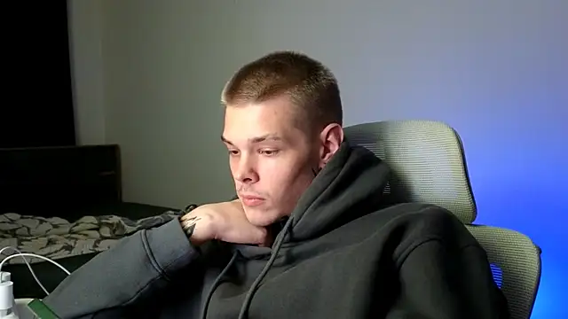 Snapshot of DENIS_HERE chatting on 05.25.26 DENIS HERE online show from 05.25.26