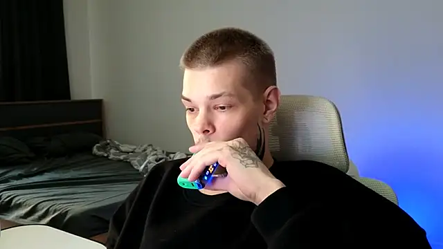 Snapshot of DENIS_HERE chatting on 05.27.26 DENIS HERE online show from 05.27.26