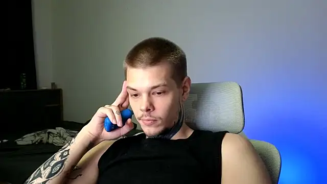 Snapshot of DENIS_HERE chatting on 06.04.26 DENIS HERE online show from 06.04.26