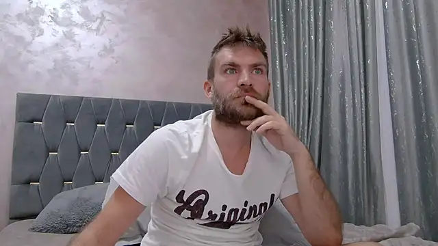 Snapshot of 10in_deluxe chatting on 11.28.25 10in deluxe online show from 11.28.25