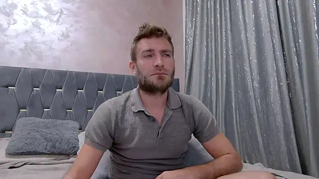 Snapshot of 10in_deluxe chatting on 12.01.25 10in deluxe online show from 12.01.25