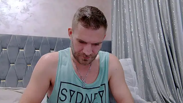 Snapshot of 10in_deluxe chatting on 12.14.25 10in deluxe online show from 12.14.25