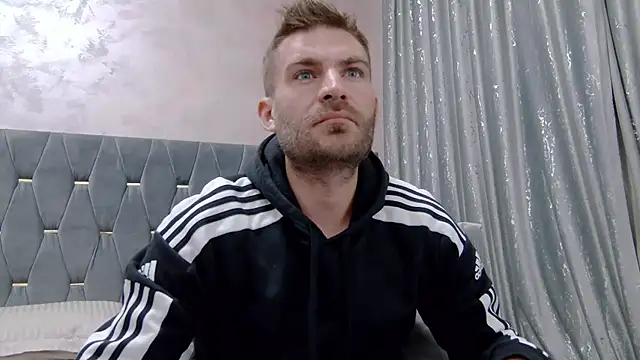 Snapshot of 10in_deluxe chatting on 12.15.25 10in deluxe online show from 12.15.25