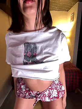 Snapshot of FoxyMx chatting on 11.02.25 FoxyMx online show from 11.02.25