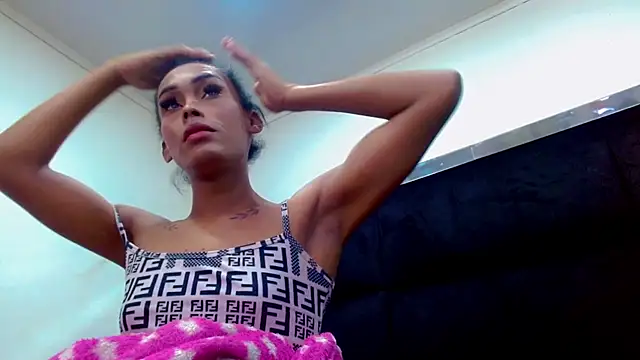 Snapshot of CoralineSweett chatting on 09.13.25 CoralineSweett online show from 09.13.25