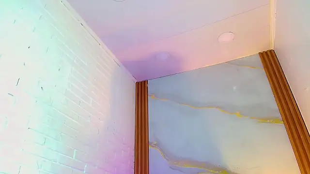 Snapshot of CoralineSweett chatting on 10.11.25 CoralineSweett online show from 10.11.25