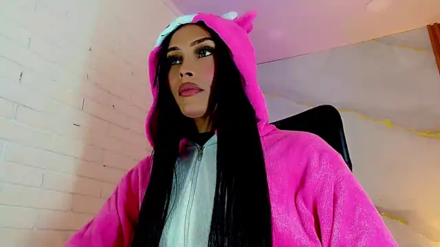 Snapshot of CoralineSweett chatting on 10.16.25 CoralineSweett online show from 10.16.25