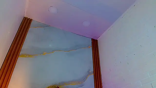 Snapshot of CoralineSweett chatting on 10.26.25 CoralineSweett online show from 10.26.25