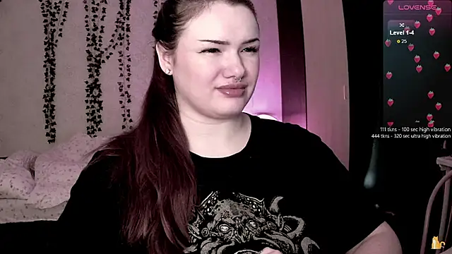 strawberry elfcat online show from 10.28.25