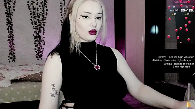 strawberry elfcat online show from 04.16.26