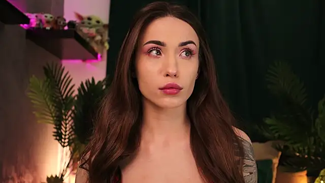 Snapshot of BabyYoda- chatting on 01.06.25 BabyYoda- online show from 01.06.25