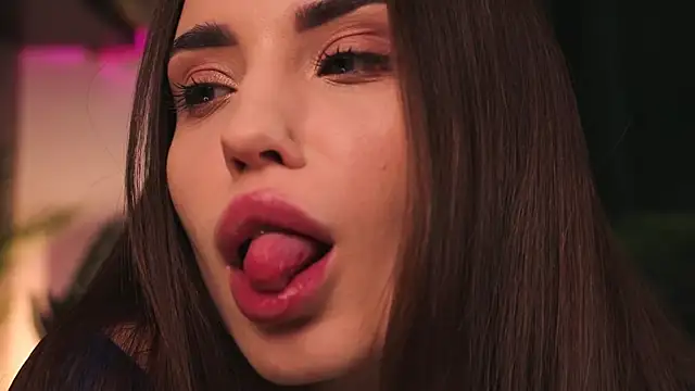 Snapshot of BabyYoda- chatting on 03.10.25 BabyYoda- online show from 03.10.25