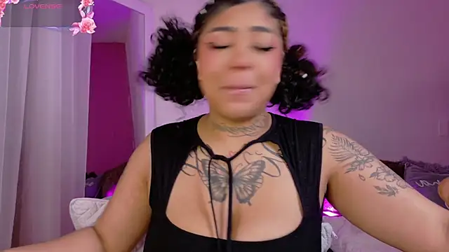 foxxy-lov3 online show from 02.20.26