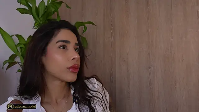 katie cruz online show from 09.10.25