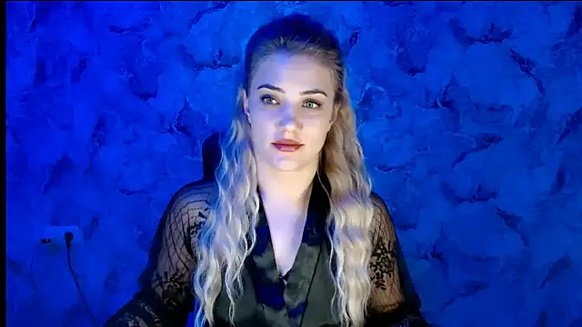 nika gold1 online show from 10.24.25