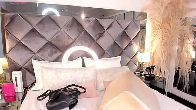 sofhiaa adaams online show from 11.14.25