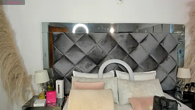 sofhiaa adaams online show from 11.16.25