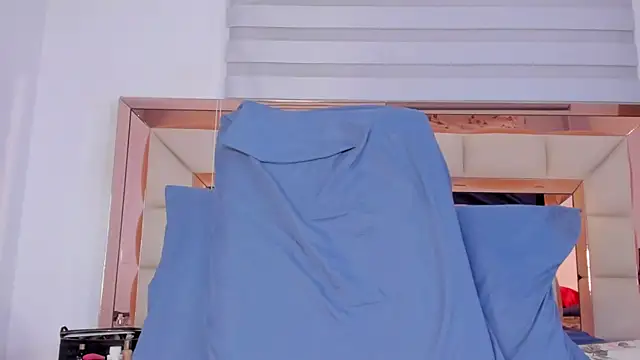 Snapshot of violetta-brown1 chatting on 03.10.25 violetta-brown1 online show from 03.10.25