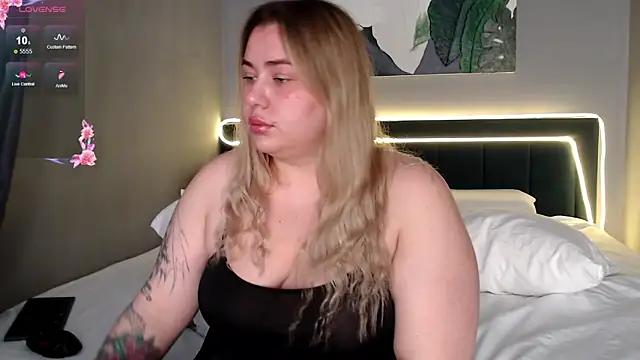 Snapshot of LadySambuca chatting on 01.19.26 LadySambuca online show from 01.19.26