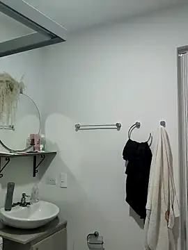 Lia Hurley online show from 03.15.25