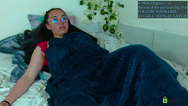 Snapshot of Hot_Candy_ chatting on 05.12.26 Hot Candy online show from 05.12.26