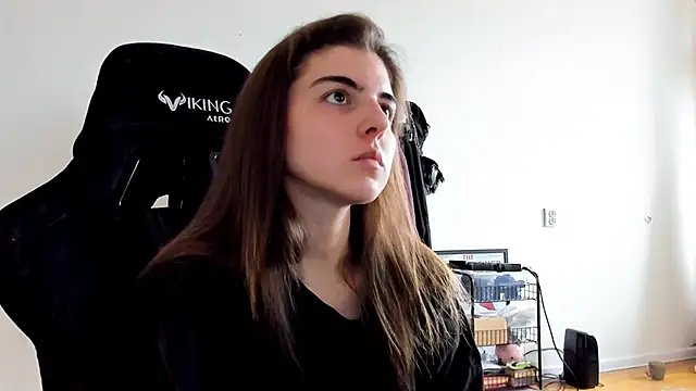 emmamurrr online show from 10.12.25