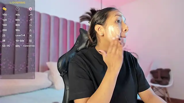 Snapshot of AmelyaMann chatting on 01.23.25 AmelyaMann online show from 01.23.25