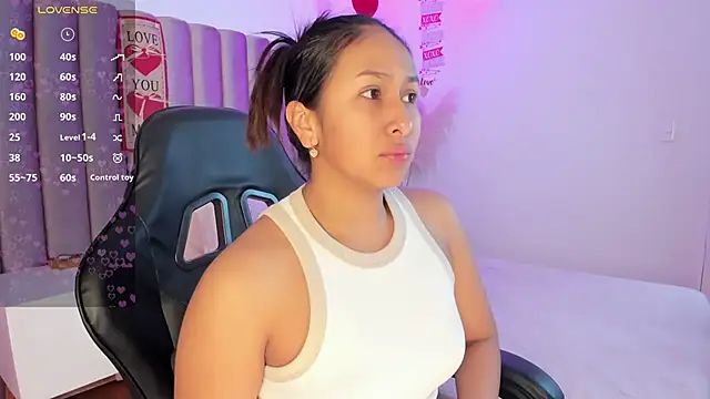 Snapshot of AmelyaMann chatting on 02.16.25 AmelyaMann online show from 02.16.25