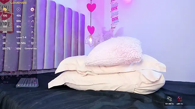 Snapshot of AmelyaMann chatting on 02.19.25 AmelyaMann online show from 02.19.25