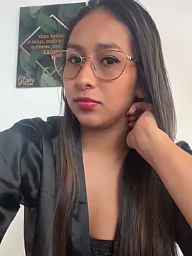 Snapshot of AmelyaMann chatting on 02.20.25 AmelyaMann online show from 02.20.25