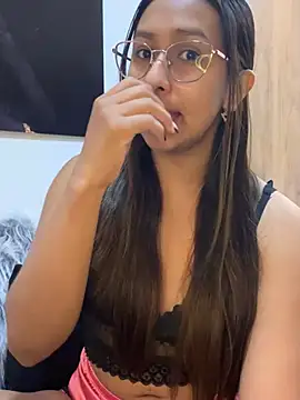 Snapshot of AmelyaMann chatting on 02.21.25 AmelyaMann online show from 02.21.25