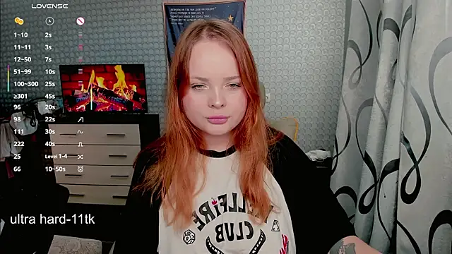 Snapshot of flower_sarah_ chatting on 06.10.26 flower sarah online show from 06.10.26