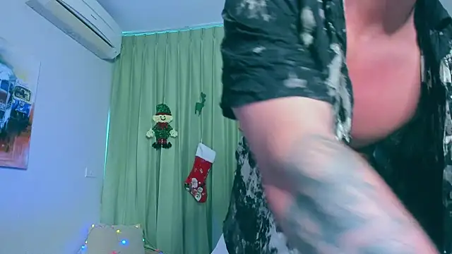 Snapshot of Samuel_Andrew chatting on 12.21.24 Samuel Andrew online show from 12.21.24