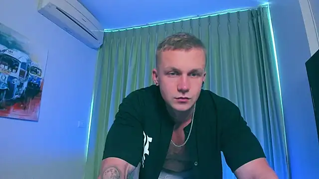 Snapshot of Samuel_Andrew chatting on 01.04.25 Samuel Andrew online show from 01.04.25