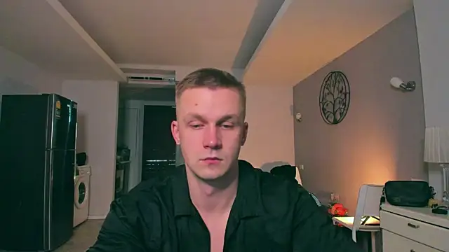 Snapshot of Samuel_Andrew chatting on 10.15.25 Samuel Andrew online show from 10.15.25