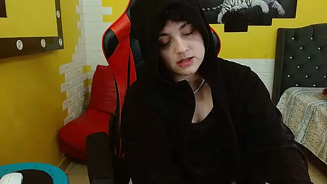 isabeautyx19 online show from 12.05.25