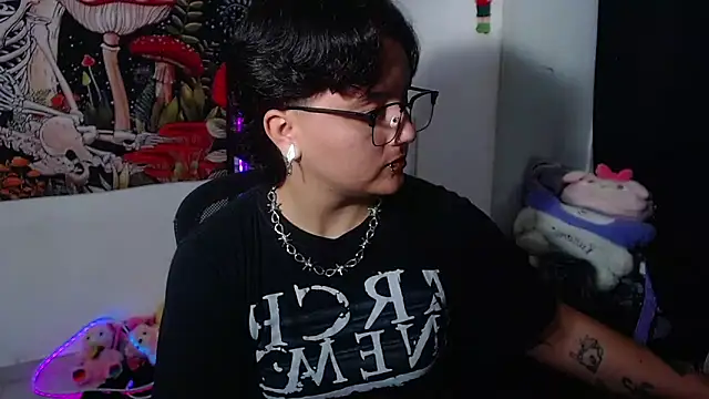 Snapshot of isabeautyx19 chatting on 06.30.26 isabeautyx19 online show from 06.30.26