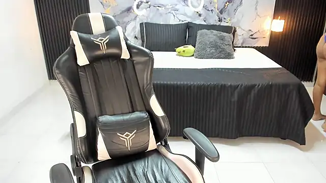 Ivy 16 online show from 02.21.25