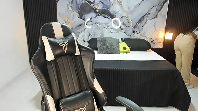 Ivy 16 online show from 03.19.25