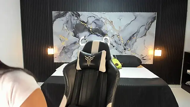 Ivy 16 online show from 03.20.25