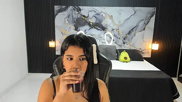 Ivy 16 online show from 11.22.25