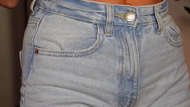 Snapshot of NinaCrystal1 chatting on 11.21.25 NinaCrystal1 online show from 11.21.25