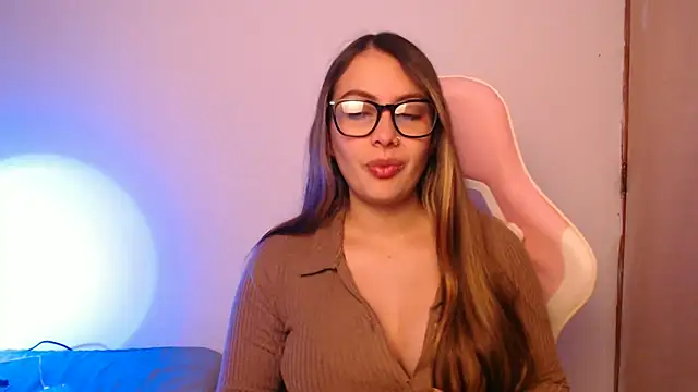 Snapshot of lalawhitte chatting on 10.14.25 lalawhitte online show from 10.14.25