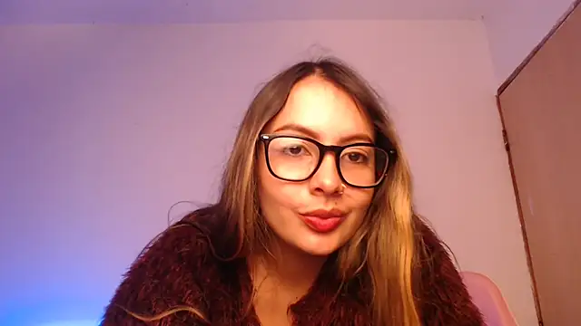 Snapshot of lalawhitte chatting on 10.25.25 lalawhitte online show from 10.25.25