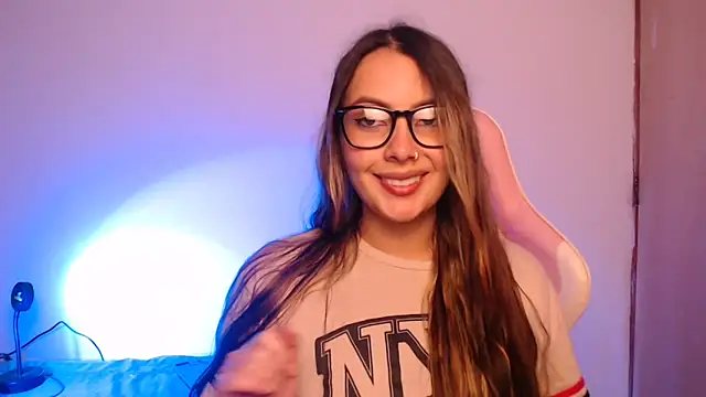 Snapshot of lalawhitte chatting on 10.28.25 lalawhitte online show from 10.28.25